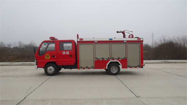 国六庆铃3吨水罐消防车(120马力)