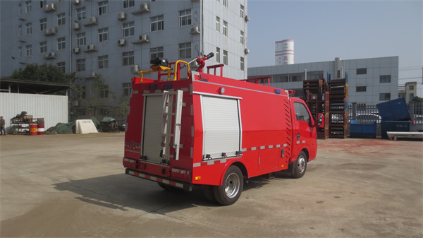 国六东风途逸单排1吨小型水罐消防车