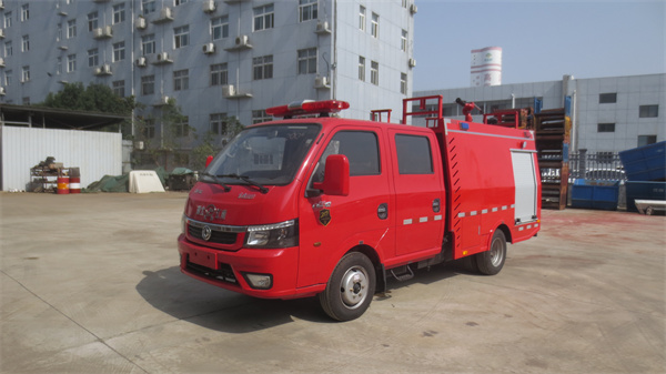 国六东风途逸双排2吨水罐消防车
