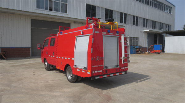 国六东风途逸双排1吨小型水罐消防车