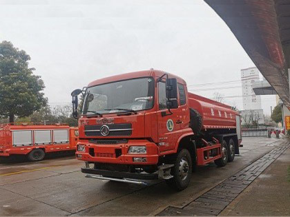国六东风8.2吨消防洒水车